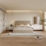 مرآة جدارية إيليت بتصميم عصري وإطار معدني، تعكس الإضاءة الطبيعية في غرفة نوم أنيقة.