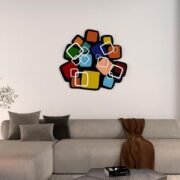 منحوتة ديكور هندسية ملونة من الأكريليك، تتضمن أشكالاً مربعة ومستطيلة بتصميم عصري.