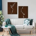 لوحة خشبية مودرن بلون بني ونقوش فنية تمثل شكل فتاة، تضيف لمسة جمالية للديكور الداخلي.