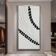 لوحة جبس بتصميم عصري بلون أبيض مع تفاصيل سوداء منحنية تضيف لمسة فنية للمساحات الداخلية.