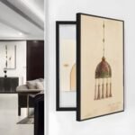 لوحة كانفس مزخرفة بتصميم أنيق، إطار أسود، تضيف لمسة جمالية لتغطية طبلون الكهرباء.