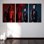 ثلاث لوحات قماشية ملونة بتصميم فيلم "The Batman" تظهر شخصيات باللونين الأحمر والأزرق.