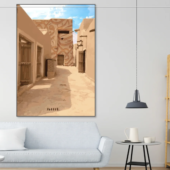 لوحة تراثية ملونة تصور زقاق تقليدي بتصميم فني، مثالية لتزيين الجدران.