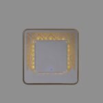 مرآة جدارية مربعة بتصميم أنيق، إطار ذهبي، وإضاءة LED دافئة.