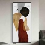 لوحة فنية جدارية مودرن بتصميم هندسي وألوان دافئة، تتضمن أشكالاً تجريدية وخطوط أنيقة.