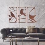 لوحة ديكور خشبية ثلاثية بتصميم عصافير بلون بني، تضيف لمسة فنية للمساحات الداخلية.