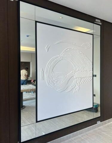 مرايا كلاسيك وسطها لوحة