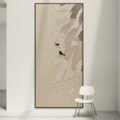 لوحة جبسية بتصميم عصري، ألوان دافئة، مع تفاصيل بارزة لشكل طيور صغيرة.