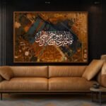 لوحة قماشية بتصميم فني إسلامي بألوان دافئة وخط عربي مزخرف، مؤطرة بإطار مجوف أنيق.