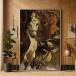 لوحة قماشية فنية بتصميم خيل بألوان دافئة وإطار مجوف أنيق، تضيف لمسة جمالية للديكور الداخلي.
