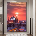لوحة قماشية بتصميم إسلامي ملون، تحتوي على مشهد غروب الشمس فوق معالم تاريخية.