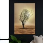 لوحة قماشية بتصميم مودرن يظهر فيها شجرة تتشكل على هيئة وجه مع برواز مجوف، بألوان دافئة.