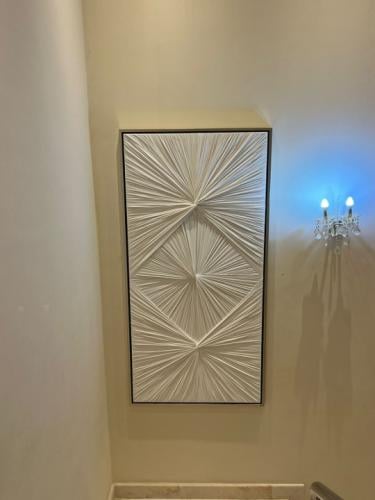 c6a0c94d-4642-4a47-87d7-ea14750cae9c-375x500-S5WoJF67NGdaoDriQ23MlZN7qWb6gjhqiDwDtr9y لوحة جبسية قماشية - الصورة 1