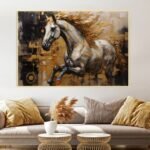 لوحة قماشية بتصميم خيل أبيض مع لمسات ذهبية، مؤطرة بإطار مجوف، تضيف لمسة فنية أنيقة للديكور.
