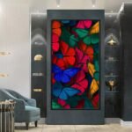 لوحة قماشية بتصميم عصري مزينة بفراشات ملونة بألوان زاهية، محاطة بإطار مجوف أنيق.
