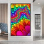 لوحة قماشية بتصميم مودرن بألوان زاهية تتضمن أشكالاً هندسية مع برواز مجوف أنيق.
