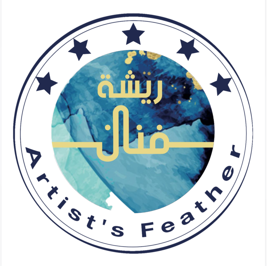 شعار دائري ملون بخلفية زرقاء، يحمل عبارة "ريشة فنك" باللون الأصفر ومزين بنجوم.